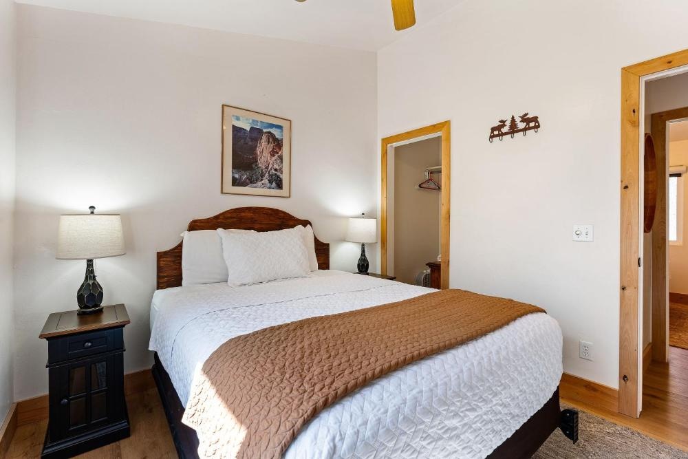 Duck Creek Village Inn